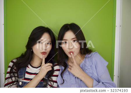 年輕的女孩，貼紙照片，遊戲中心 32374193