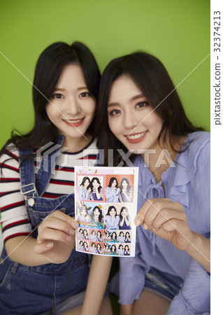 年輕的女孩，貼紙照片，遊戲中心 32374213