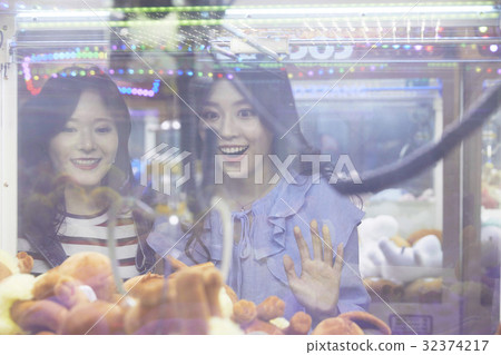 年輕的女孩，娃娃畫，遊戲中心 32374217