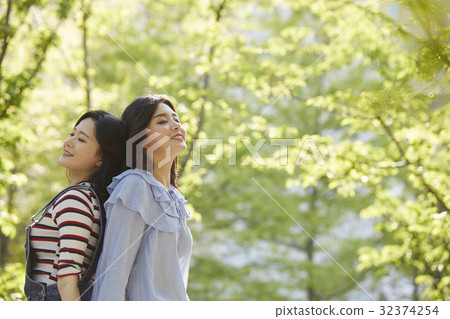 年輕的女人 32374254