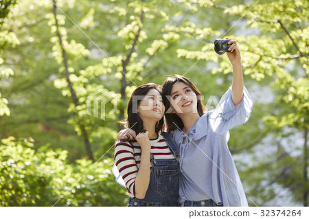 年輕的女人 年輕的女人 32374264