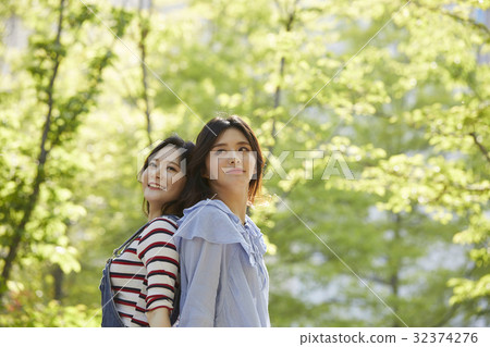 年輕的女人,朋友 年輕的女人,朋友 32374276