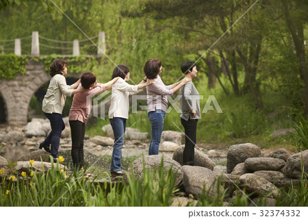 女孩，校友 32374332