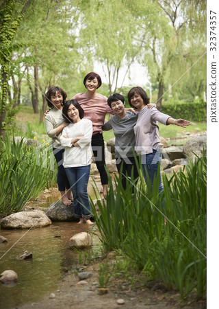 女孩，校友 32374357