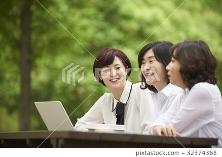 女孩,校友 女孩,校友 32374368