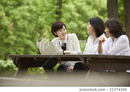 女孩,校友 女孩,校友 32374398