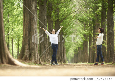 女孩,校友 女孩,校友 32374432