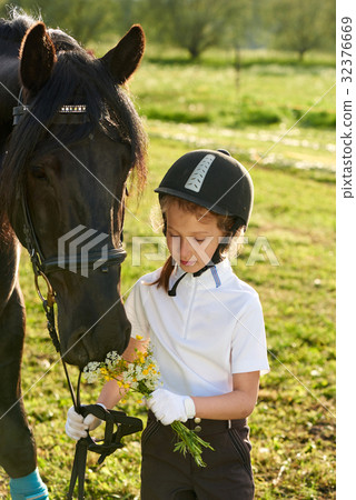 Little girl communicating with her horse 32376669