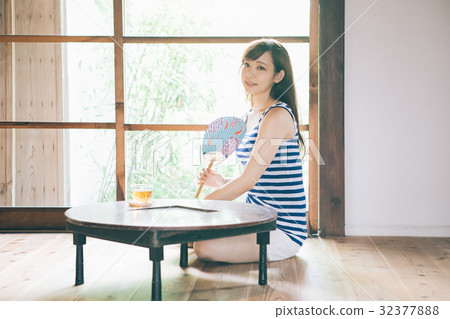 老私人住宅咖啡館婦女 32377888