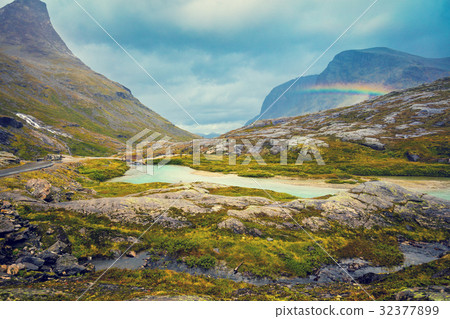 Rocky shore of mountain lake 32377899