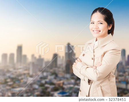asian businesswoman arm crossed 32378451
