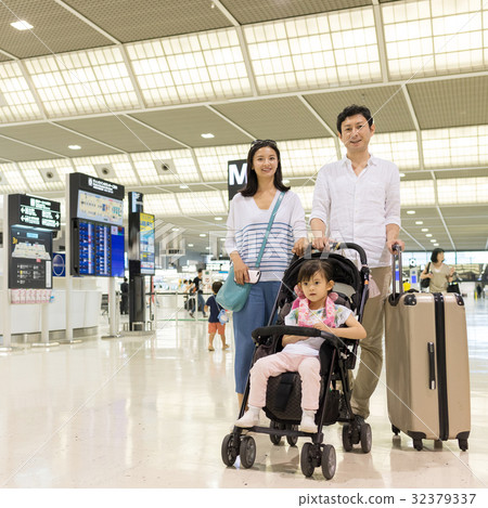 家庭旅行旅行機場家庭旅行圖像 32379337