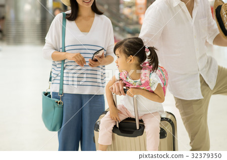 Family Travel Travel Airport Family Travel Image Family Travel Travel Airport Family Travel Image 32379350