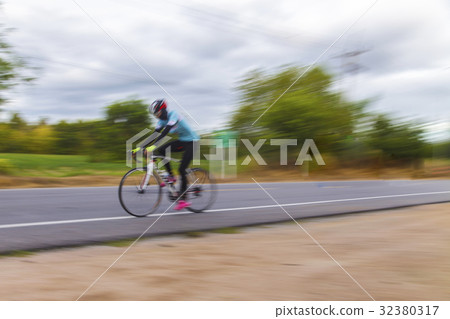 Cycling 32380317