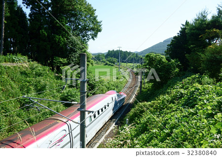 Akita Shinkansen running in summer shizukuishi 32380840