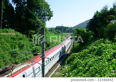 Akita Shinkansen running in summer shizukuishi 32380842