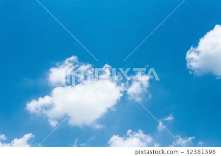 blue sky background with tiny clouds 32381398