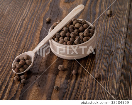 allspice allspice 32384569