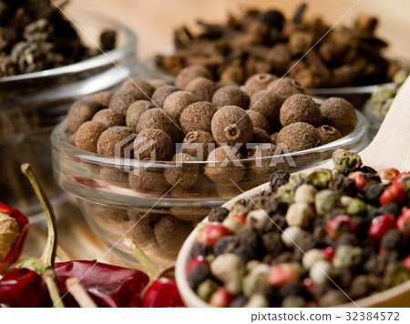allspice allspice 32384572