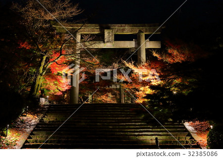九州福岡縣推薦熱門旅遊景點太宰府市Tominomiya Komon Shrine夜景秋葉 九州福岡縣推薦熱門旅遊景點太宰府市Tominomiya Komon Shrine夜景秋葉 32385086