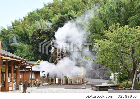 A geyser A geyser 32385916