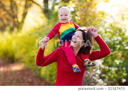 Mother and baby in autumn. Fall outdoor family fun 32387455