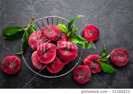 Peach, fresh peaches with leaves 32388833