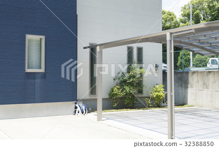 住宅車港圖像兩個聚碳酸酯板 住宅車港圖像兩個聚碳酸酯板 32388850