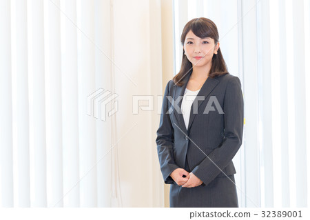 Business woman Business woman 32389001