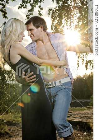 couple 32389011