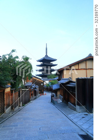 夏日的早晨·八坂塔 夏日的早晨·八坂塔 32389770
