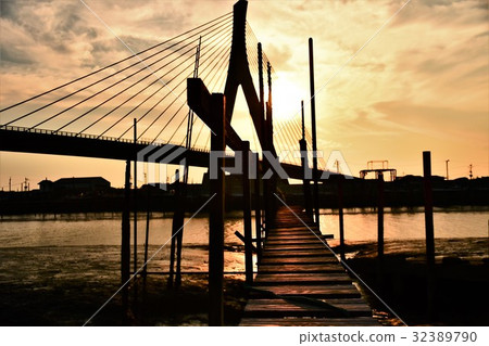 Yabe River and Yabe River Bridge in evening scenery 32389790