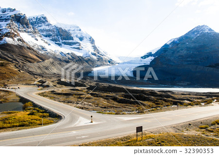 Canadian Rocky Athabasca Glacier Canadian Rocky Athabasca Glacier 32390353