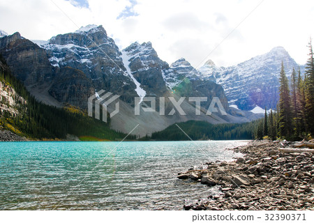 Canadian Rockies Autumn Moraine Lake 32390371