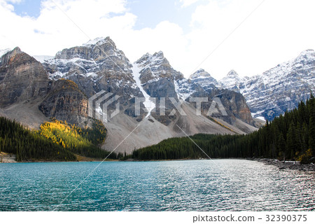 Canadian Rockies Moraine Lake in the evening of autumn 32390375