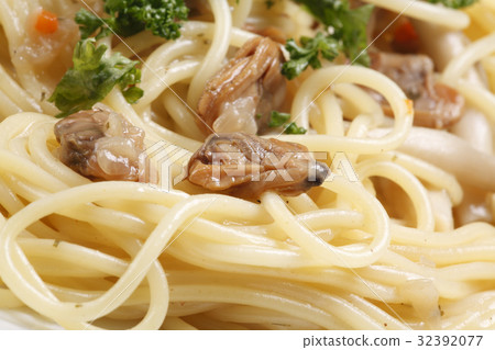 Spaghetti with clams Spaghetti with clams 32392077