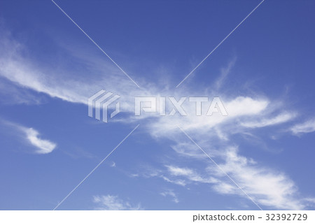 秋天和藍天雲彩 秋天和藍天雲彩 32392729