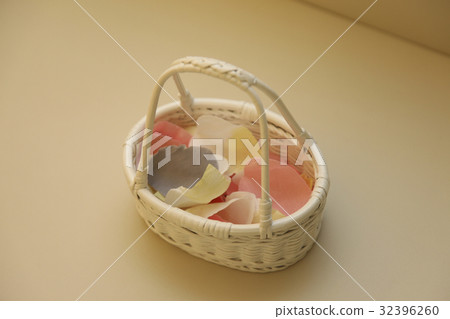花瓣和籃子 花瓣和籃子 32396260