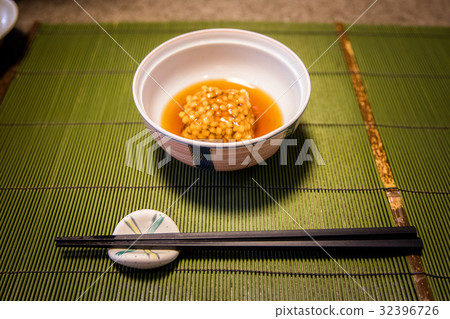 Cooked rice crackers Cooked rice crackers 32396726
