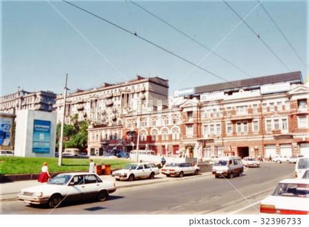 In Vladivostok city in 1994 shortly after opening to the outside In Vladivostok city in 1994 shortly after opening to the outside 32396733