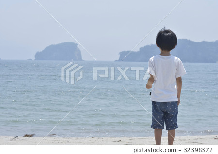一個男孩在看海 一個男孩在看海 32398372