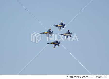 Acrobat flight US Navy Blue Angels' FA-18C Hornet battle attack aircraft formation Acrobat flight US Navy Blue Angels' FA-18C Hornet battle attack aircraft formation 32398559