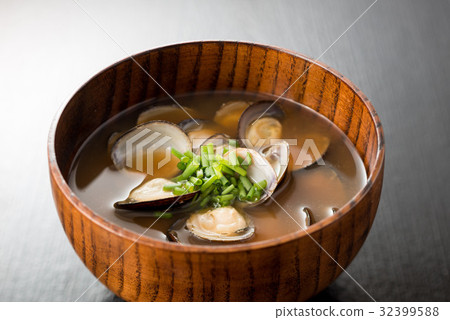 Shijimino miso soup 32399588