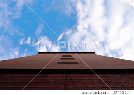Summer blue sky and building 32400191