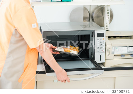 Convenience store lunch 32400781