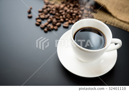 Hot coffee and coffee beans Hot coffee and coffee beans 32401110