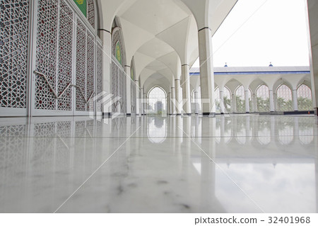 藍色清真寺的走廊在馬來西亞 32401968