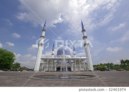 Blue Mosque in Malaysia exterior 32401974