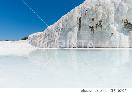 Natural travertine pools and terraces at Pamukkale 32402094