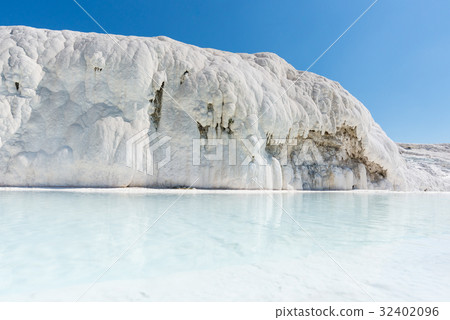 Natural travertine pools and terraces at Pamukkale 32402096